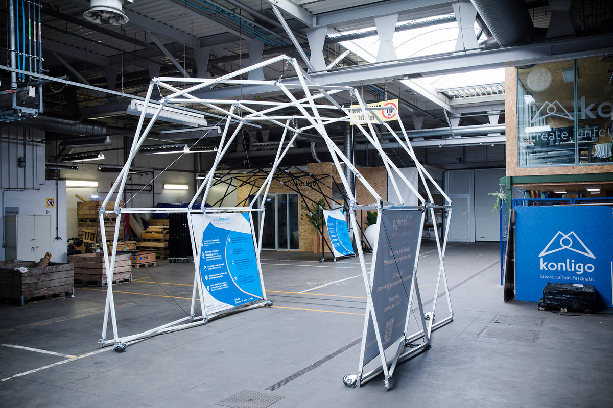 Konligo Arko400 foldable event structure with white frame and printed banners displayed indoors at Konligo headquarters, now available on MTN SHOP US. - imagen 4