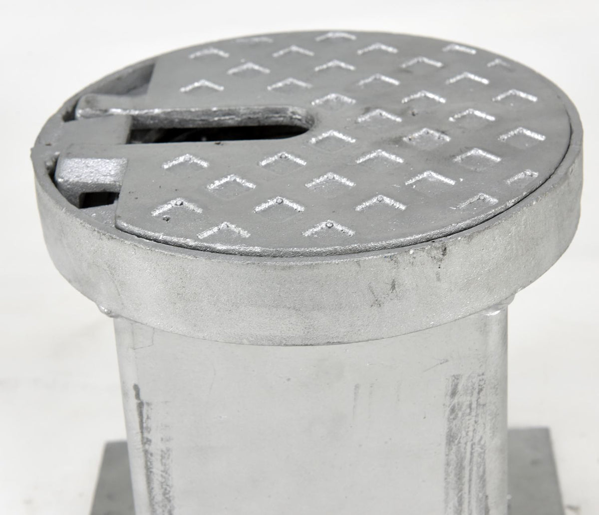 Bolardos de acero ornamentales removibles de Vestil Manufacturing Corp– – Ahora disponibles en MTN Shop US. - imagen 8
