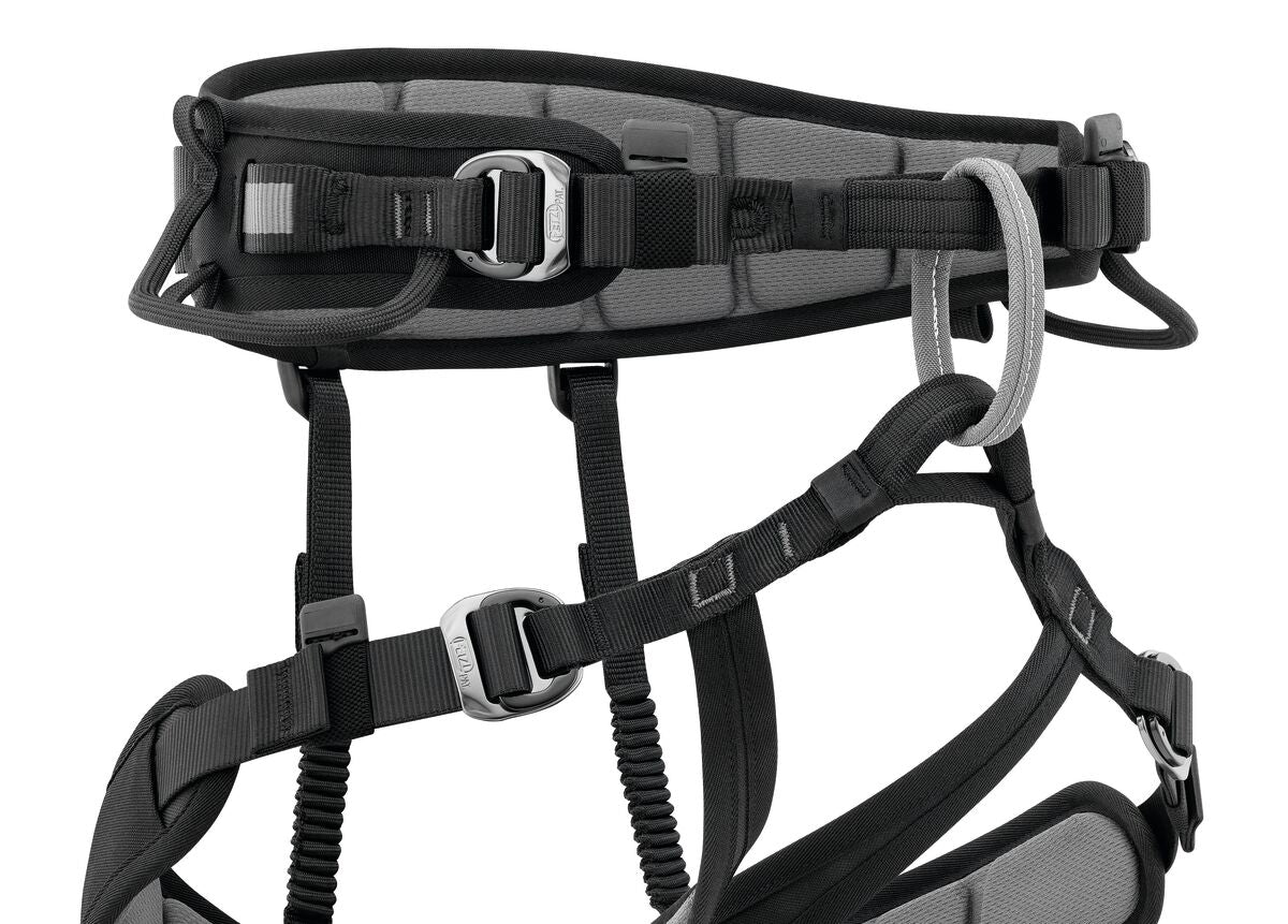 Arnés de rescate Petzl FALCON MOUNTAIN: el Petzl FALCON MOUNTAIN es un arnés de asiento muy ligero para operaciones de rescate que implican escalada técnica. Presenta una construcción de puente que favorece la progresión con las técnicas de escalada. Disponible en 2 tamaños. Compra ahora. – Ahora disponible en MTN Shop US. - imagen 4