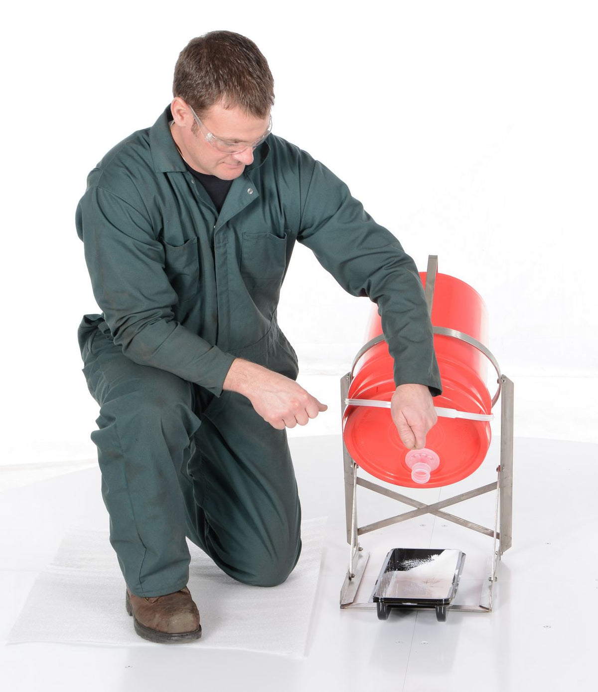 Volcadores de cubos manuales de Vestil Manufacturing Corp– – Ahora disponibles en MTN Shop US. - imagen 3