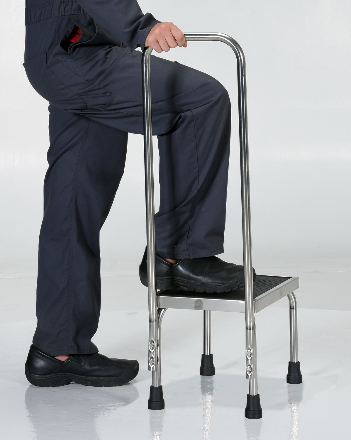 Soportes escalonados de acero inoxidable de Vestil Manufacturing Corp– – Ahora disponibles en MTN Shop US. - imagen 7