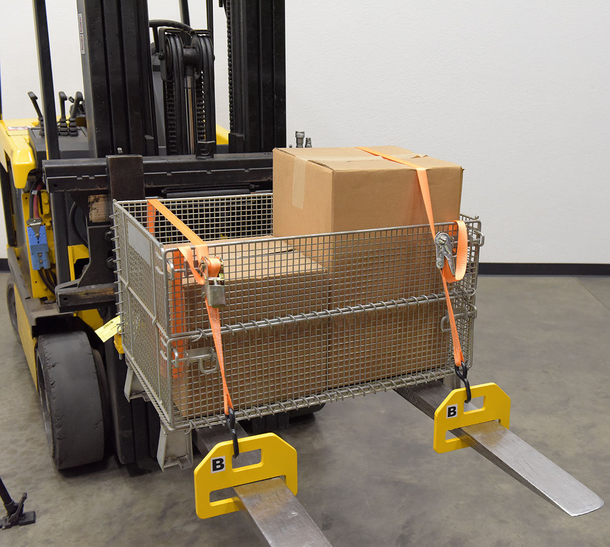 Abrazaderas de amarre para montacargas de Vestil Manufacturing Corp– – Ahora disponibles en MTN Shop US. - imagen 5