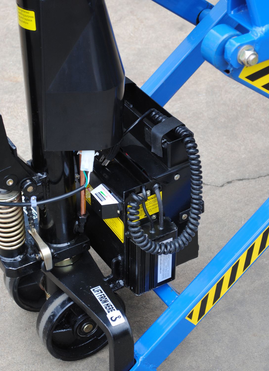 Elevador de bolsas de doble potencia de Vestil Manufacturing Corp– – Ahora disponible en MTN Shop US. - imagen 4