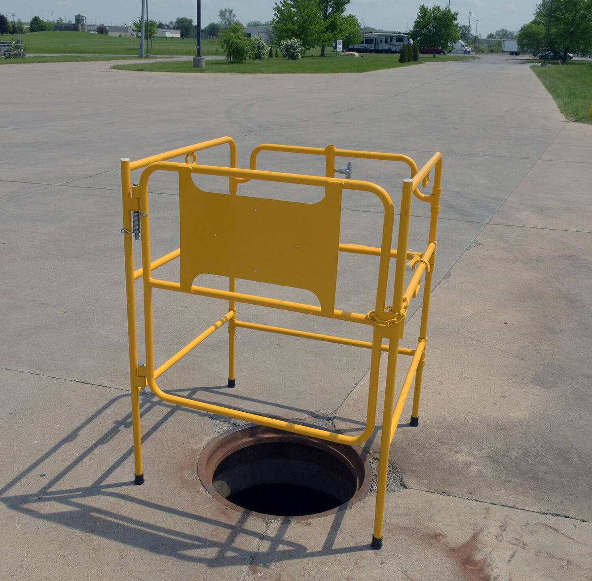 Barandillas de protección para bocas de acceso de Vestil Manufacturing Corp– – Ahora disponibles en MTN Shop US. - imagen 6
