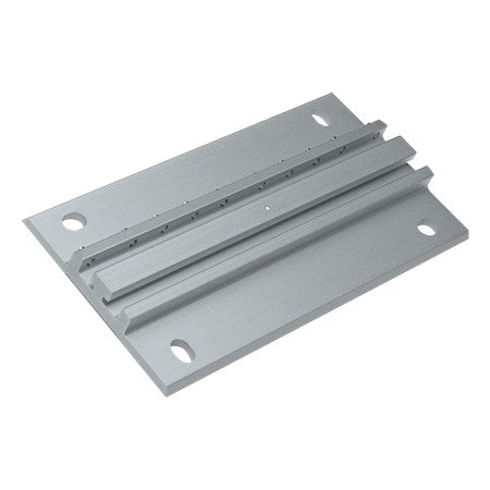 Conector de perfil bajo para riel de acceso de largo tramo Harken R27: el conector de perfil bajo para riel de acceso de largo tramo Harken R27, una solución robusta y de alta calidad diseñada para garantizar una transición perfecta del carro entre segmentos de riel. – Ahora disponible en MTN Shop US.