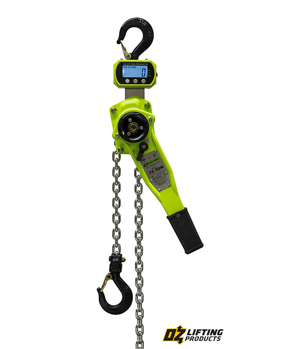 OZ Lifting Dyno-Hoist: El Oz Lifting Dyno-Hoist es un polipasto de palanca equipado con un dinamómetro que muestra con precisión el peso de la carga levantada en la pantalla. Como característica de seguridad, la pantalla mostrará "OVER" si el peso levantado excede el 126% de la capacidad nominal del polipasto para evitar daños. El dinamómetro se puede configurar para mostrar el peso en libras o kg y utiliza baterías AA con una duración de 150 horas. – Ahora disponible en MTN Shop US. - imagen 3