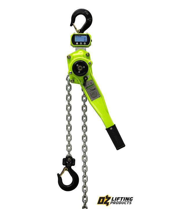 OZ Lifting Dyno-Hoist: El Oz Lifting Dyno-Hoist es un polipasto de palanca equipado con un dinamómetro que muestra con precisión el peso de la carga levantada en la pantalla. Como característica de seguridad, la pantalla mostrará "OVER" si el peso levantado excede el 126% de la capacidad nominal del polipasto para evitar daños. El dinamómetro se puede configurar para mostrar el peso en libras o kg y utiliza baterías AA con una duración de 150 horas. – Ahora disponible en MTN Shop US. - imagen 2