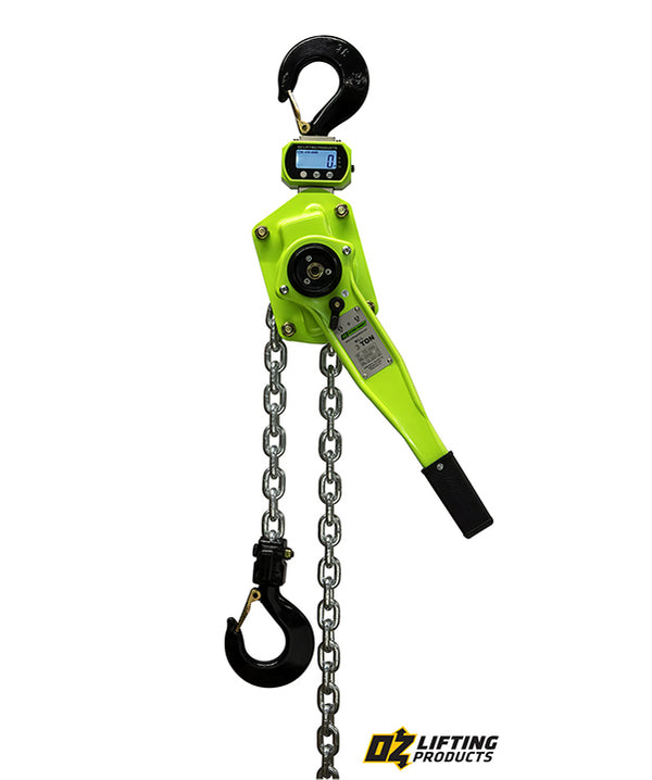 OZ Lifting Dyno-Hoist: El Oz Lifting Dyno-Hoist es un polipasto de palanca equipado con un dinamómetro que muestra con precisión el peso de la carga levantada en la pantalla. Como característica de seguridad, la pantalla mostrará "OVER" si el peso levantado excede el 126% de la capacidad nominal del polipasto para evitar daños. El dinamómetro se puede configurar para mostrar el peso en libras o kg y utiliza baterías AA con una duración de 150 horas. – Ahora disponible en MTN Shop US.