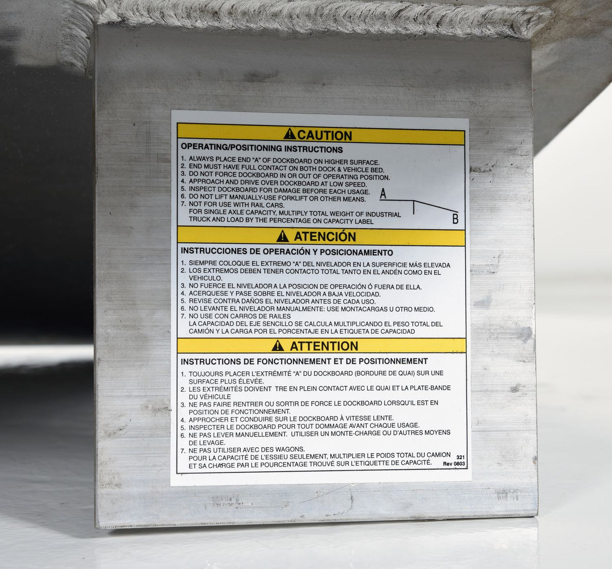 Plataformas de carga para camiones de aluminio de Vestil Manufacturing Corp (bordillos de aluminio soldados)– – Ahora disponibles en MTN Shop US. - imagen 5