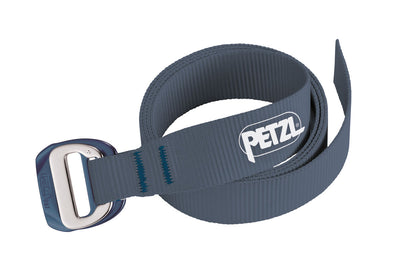Cinturón Petzl ajustable con hebilla.