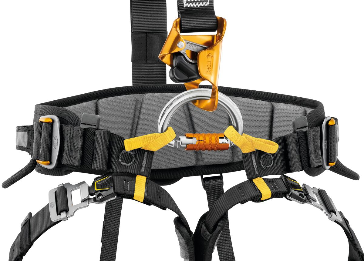Arnés de rescate Petzl FALCON ASCENT: el Petzl FALCON ASCENT es un arnés de asiento ligero que cuenta con un punto de fijación ventral de dos partes que hace que las operaciones de rescate que implican ascenso por cuerda sean más eficientes. Disponible en 2 tamaños. Compra ahora. – Ahora disponible en MTN Shop US. - imagen 2