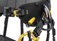 Petzl SEQUOIA PLUS gated front attachment point, close-up of opening gate - imagen 3