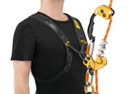Arborist wearing Petzl SEQUOIA Shoulder Straps in Torso mode with SRS ascent system on the sternal strap - imagen 7