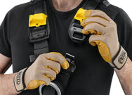 Petzl ASTRO® Versión internacional (profesional y táctica): el arnés de cuerpo completo Petzl Astro® Bod Fast está diseñado para una mayor eficiencia y comodidad durante los ascensos por cuerda. Incluye punto de fijación ventral cerrado para una integración óptima del equipo. Disponible en varios tamaños. Compra ahora. – Ahora disponible en MTN Shop US. - imagen 3