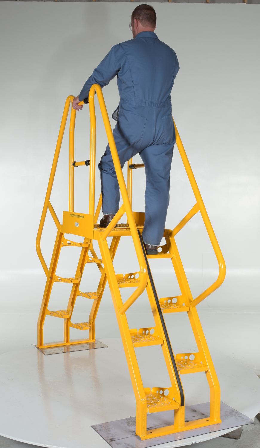 Escaleras cruzadas de escalones alternos de Vestil Manufacturing Corp– – Ahora disponibles en MTN Shop US. - imagen 8