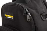 Mochila para técnicos de Dirty Rigger: la bolsa para equipos Dirty Rigger tiene 12 litros de espacio para herramientas, tabletas y más. Esta bolsa de herramientas acolchada con correa para el hombro es ideal para aparejadores, uso en construcción y más. – Ahora disponible en MTN Shop US. - imagen 6