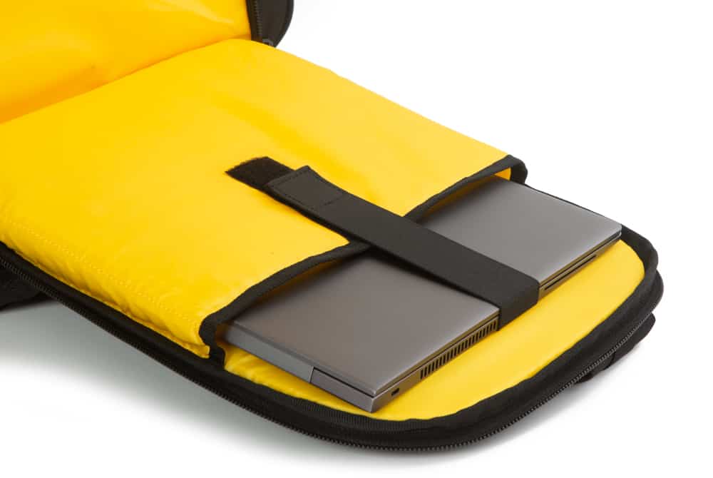 Mochila para técnicos de Dirty Rigger: la bolsa para equipos Dirty Rigger tiene 12 litros de espacio para herramientas, tabletas y más. Esta bolsa de herramientas acolchada con correa para el hombro es ideal para aparejadores, uso en construcción y más. – Ahora disponible en MTN Shop US. - imagen 10