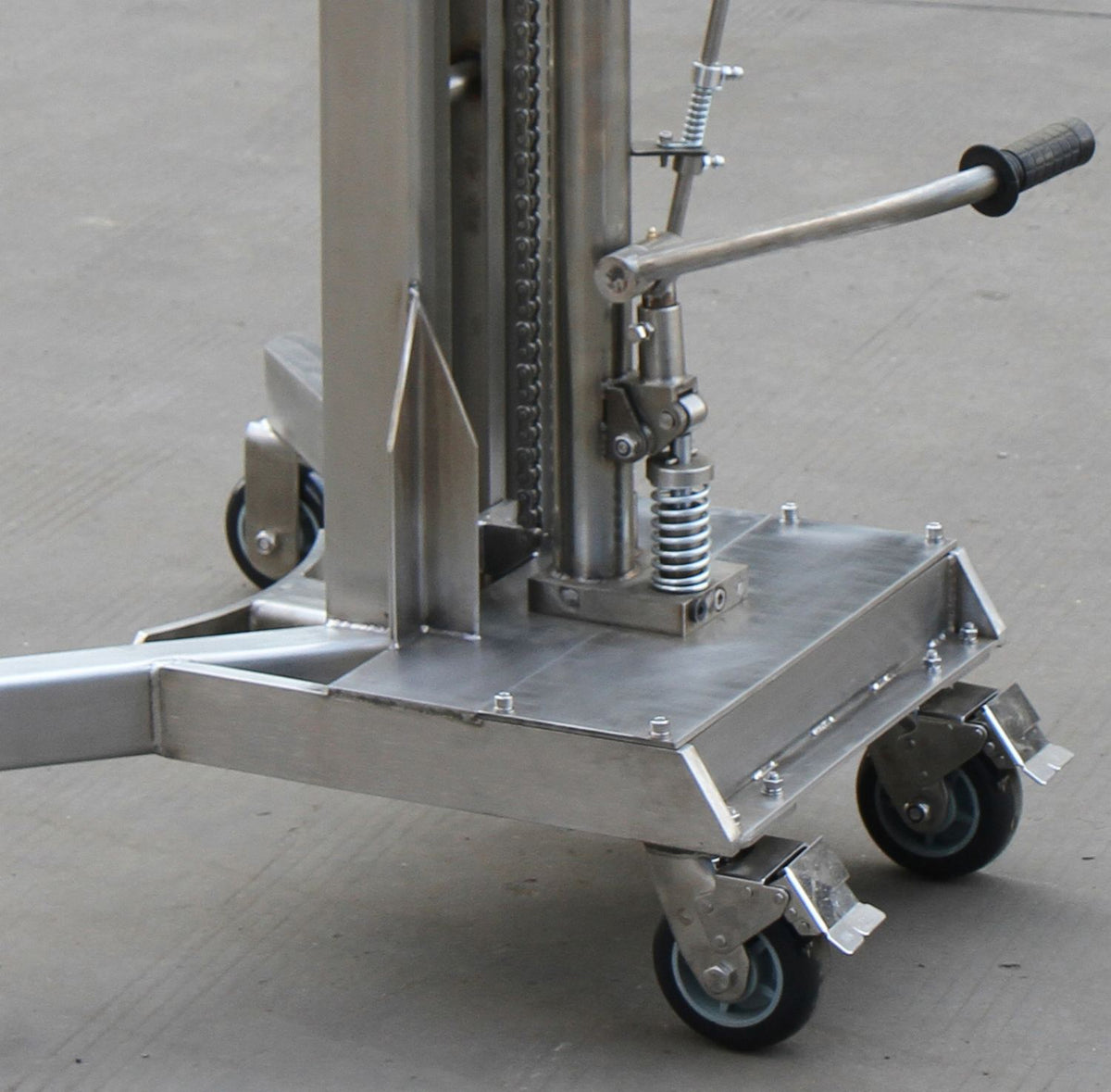 Elevador/transportador de tambores de acero inoxidable de Vestil Manufacturing Corp– – Ahora disponible en MTN Shop US. - imagen 3