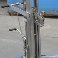 Elevador/transportador de tambores de acero inoxidable de Vestil Manufacturing Corp– – Ahora disponible en MTN Shop US. - imagen 4