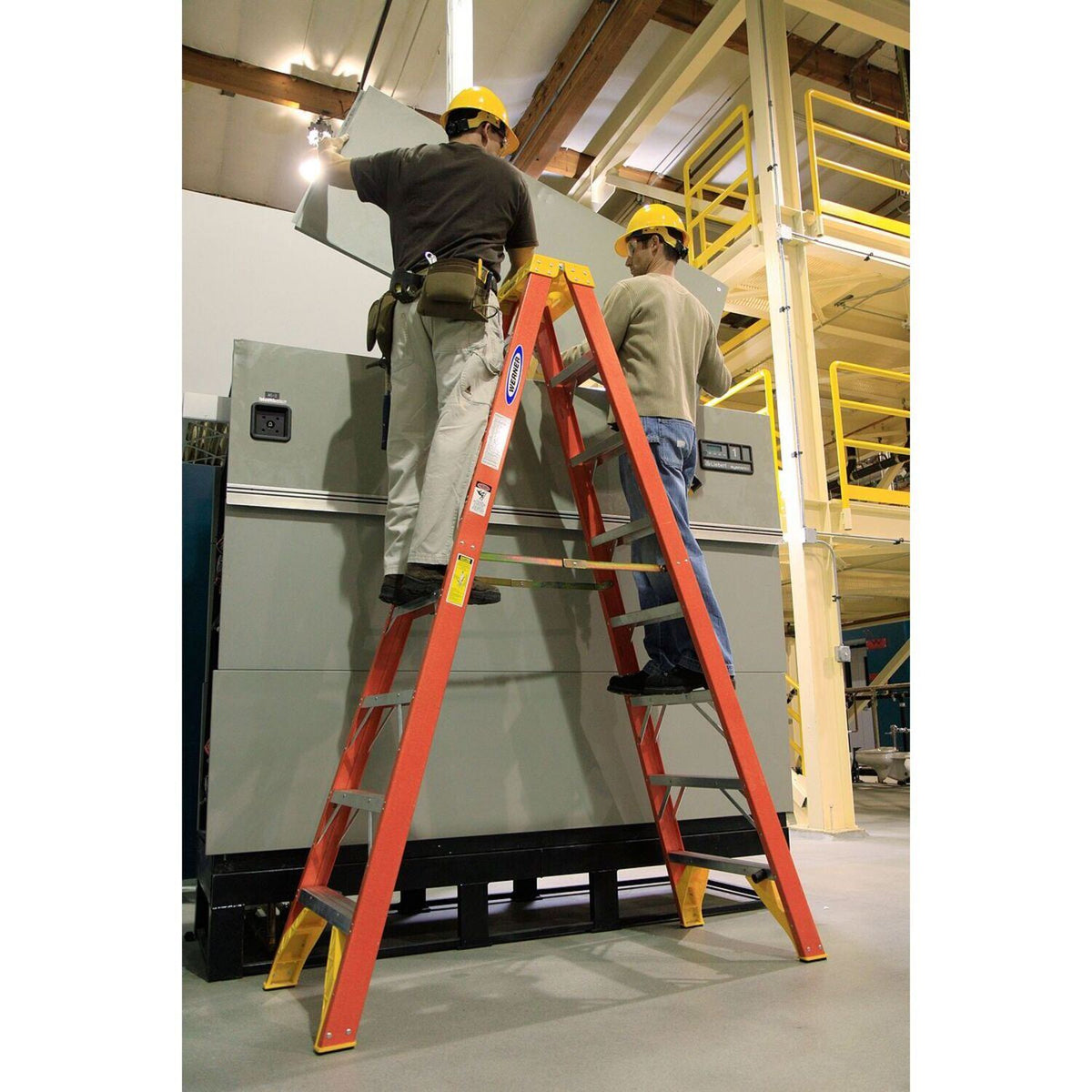 Escaleras frontales gemelas de fibra de vidrio de Vestil Manufacturing Corp– – Ahora disponibles en MTN Shop US. - imagen 6