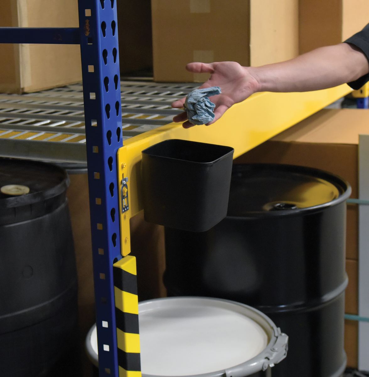 Contenedor de almacenamiento magnético de plástico para carretilla elevadora Vestil Manufacturing Corp– – Ahora disponible en MTN Shop US. - imagen 4