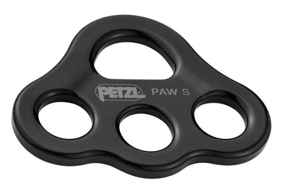 Placa Petzl Paw Rigging (táctica): disponible en tres tamaños. La placa de montaje PAW sirve para organizar la estación de trabajo y crear sistemas de anclajes múltiples. – Ahora disponible en MTN Shop US.