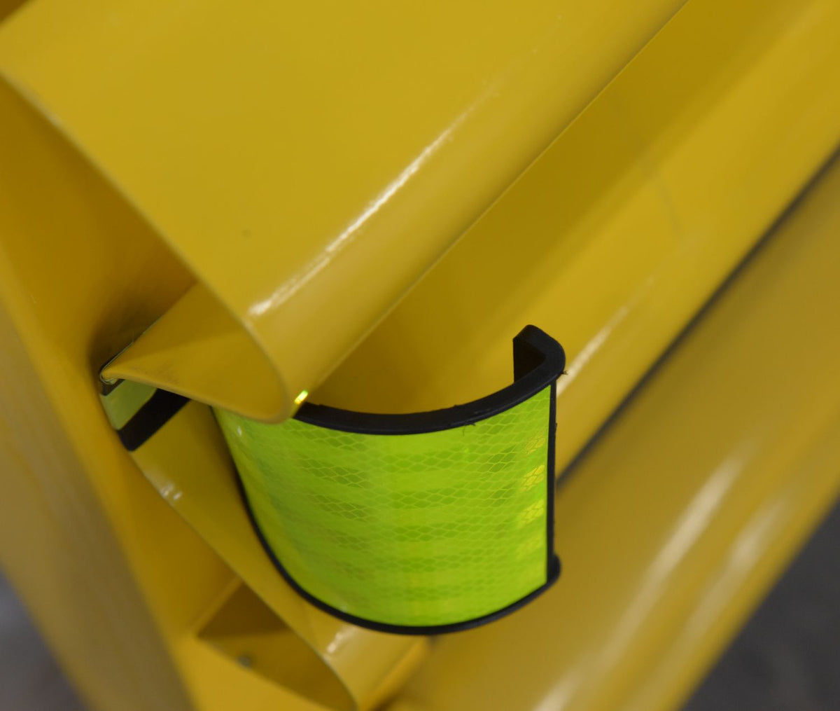 Reflectores de barandilla curva de Vestil Manufacturing Corp– – Ahora disponibles en MTN Shop US. - imagen 4