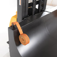 Transportador de material en rollo de Vestil Manufacturing Corp con función de elevación accionada por CC– – Ahora disponible en MTN Shop US. - imagen 8