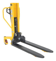 Transpaleta elevadora de gran elevación con elevación e inclinación de Vestil Manufacturing Corp– – Ahora disponible en MTN Shop US. - imagen 4