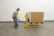 Transpaleta elevadora de gran elevación con elevación e inclinación de Vestil Manufacturing Corp– – Ahora disponible en MTN Shop US. - imagen 8