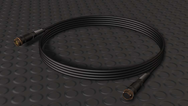 Coiled black P26 remote control cable with black circular connectors at both ends, displayed on a dark textured background.” - imagen 2