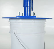 Prensa para cerrar tapas de cubos Vestil Manufacturing Corp– – Ahora disponible en MTN Shop US. - imagen 7