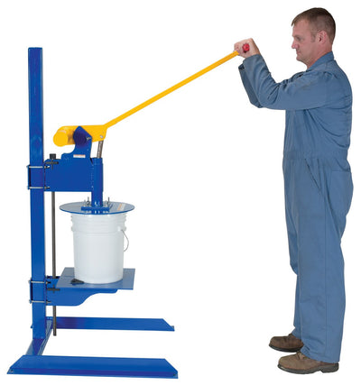 Prensa para cerrar tapas de cubos Vestil Manufacturing Corp– – Ahora disponible en MTN Shop US.