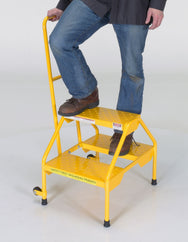 Escaleras portátiles de dos peldaños de Vestil Manufacturing Corp– – Ahora disponibles en MTN Shop US. - imagen 6