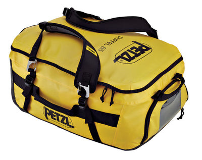 Mochila Petzl Duffel 65L negra y amarilla.