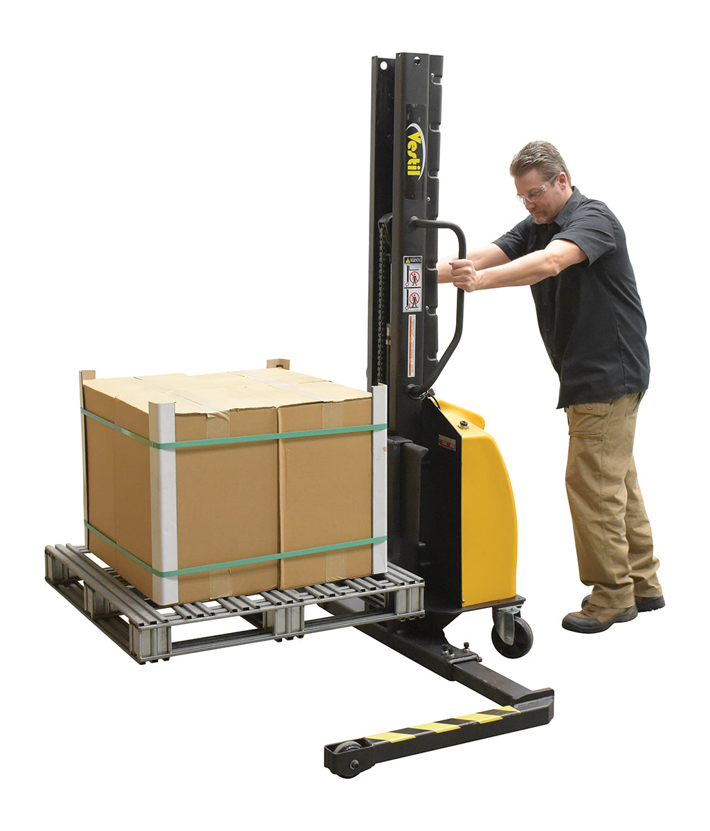 Apiladores de mástil estrecho de Vestil Manufacturing Corp con elevación motorizada– – Ahora disponibles en MTN Shop US. - imagen 2