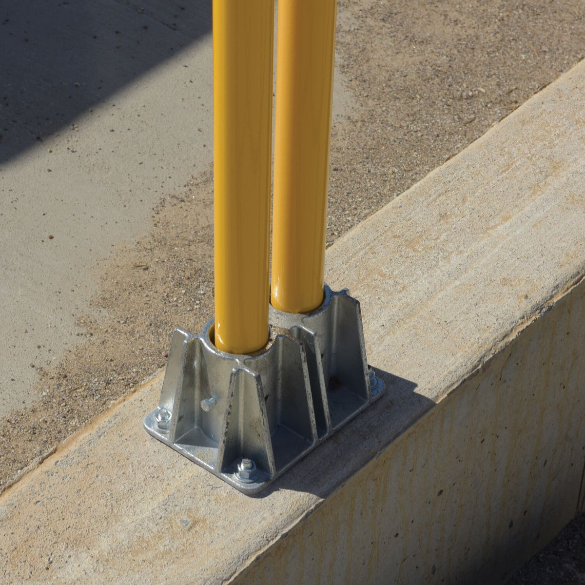 Barandillas de seguridad de acero de Vestil Manufacturing Corp– – Ahora disponibles en MTN Shop US. - imagen 4