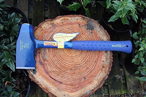 Hacha Estwing Fireside Friend 4 lbs – Estwing Fireside Friend El Estwing Fireside Friend está forjado en una sola pieza. Esta herramienta es ideal para partir troncos a lo largo de su fibra. – Ahora disponible en MTN Shop US. - imagen 4