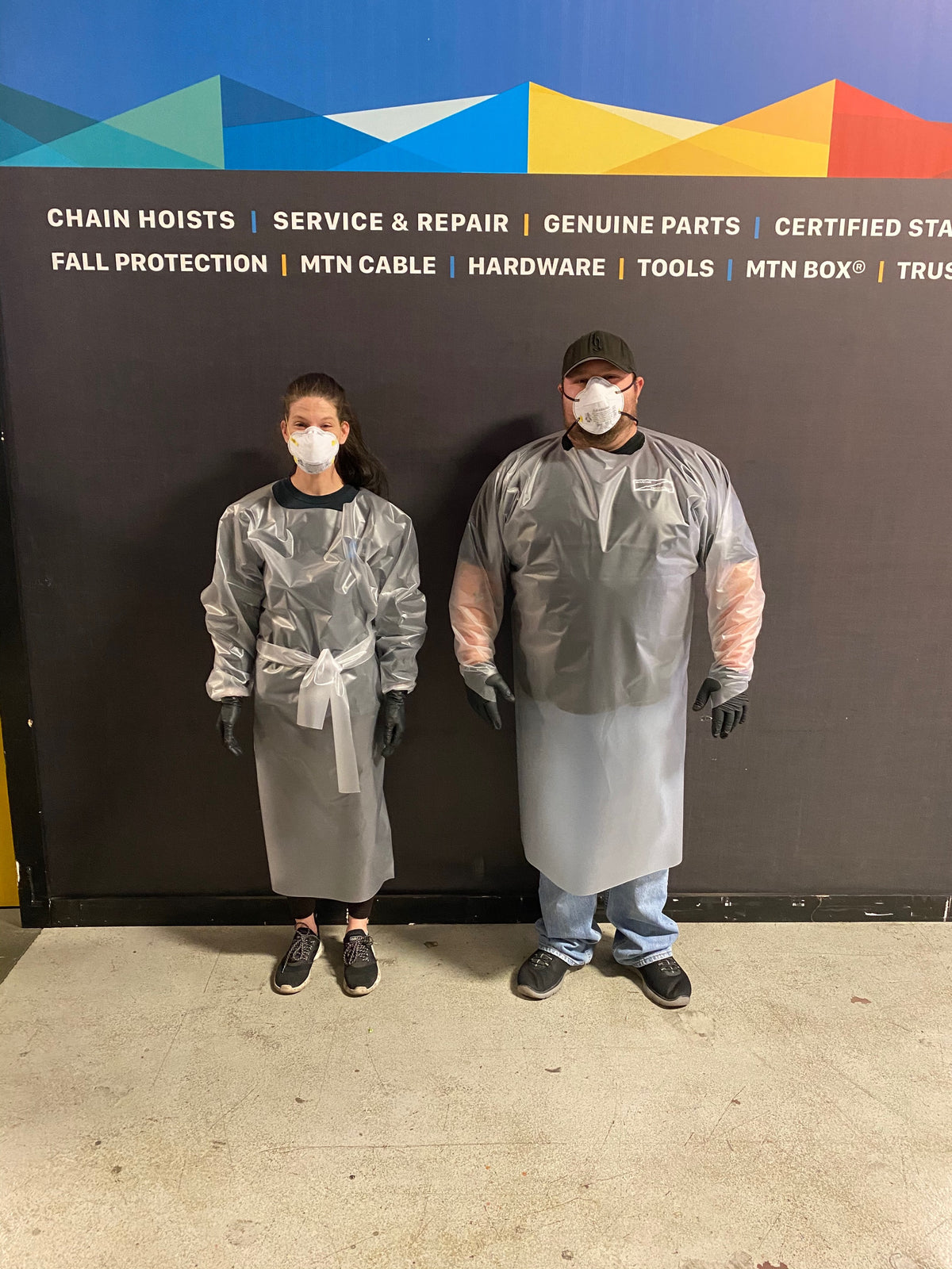 MTN Anti-Microbial, Reusable Vinyl Protective Gown (Multi-Packs)– These Anti-Microbial Vinyl Protective Gowns are designed to fit like a standard non-surgical/isolation gown. Can be worn multiple times. Shop now. – Now available at MTN Shop US. - imagen 8