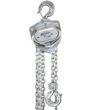 Polipasto de cadena de acero inoxidable OZ Lifting: el polipasto de cadena de acero inoxidable Oz Lifting cuenta con una mano y una cadena de carga de acero inoxidable para un acabado duradero y no aceitoso. Este polipasto de cadena de techo es perfecto para minimizar el esfuerzo al mover cargas pesadas. El polipasto de cadena está disponible con capacidades de elevación de 0,5 toneladas, 1 tonelada y 2 toneladas; ahora disponible en MTN Shop US. - imagen 2