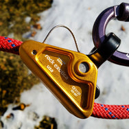 Rock Exotica rockGrab 90° Jaw– The rockGrab 90° is an advanced design over the traditional rope grab/adjuster. Featuring a 90° connection point. – Now available at MTN Shop US. - imagen 3