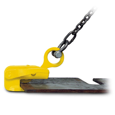 Abrazadera para placa Camlok™ THS: las abrazaderas para placa Camlok THS de CM se pueden usar con eslingas de una o dos patas con un ángulo máximo de 60°. Estas abrazaderas están diseñadas para usarse en placas de acero estructural con una dureza superficial de hasta 300 Brinell (32HRc), siempre que la placa pueda soportar las fuerzas impuestas. Confíe en la marca Camlok para manipular sus materiales de forma segura y confiable en todo momento. – Ahora disponible en MTN Shop US.