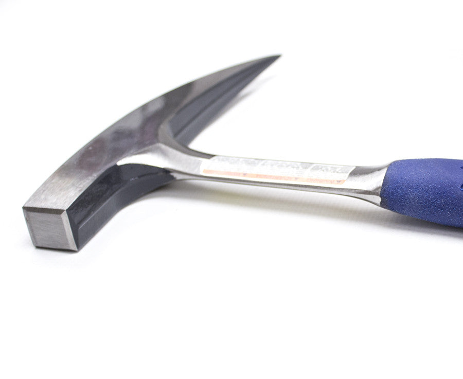 Estwing 22oz. Martillo para picar rocas de acero sólido: el martillo para picar rocas Estwing está hecho de acero sólido y forjado en una sola pieza. El agarre reductor de impactos reduce el impacto hasta en un 70%. Diseño de martillo de una sola púa. Fabricado en EE. UU.: ahora disponible en MTN Shop US. - imagen 4
