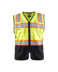 Blaklader Hi Vis Vest 3130: el tan esperado chaleco de malla de alta visibilidad Blaklader por fin está aquí. Construido como el resto de nuestras prendas, la calidad no tiene rival en el ámbito de los chalecos. El contraste con la tela negra te permite trabajar al máximo manteniendo la prenda limpia y visible el mayor tiempo posible. – Ahora disponible en MTN Shop US.