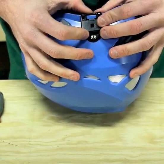Adaptador de orejeras para cascos KASK SuperPlasma– – Ahora disponible en MTN Shop EE. UU. - imagen 2