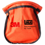 Bolsas para piezas pequeñas 3M™ DBI-SALA®: las bolsas para piezas pequeñas 3M™ DBI-SALA® son lo último en bolsas para prevención de caídas para trabajadores en altura. Cuentan con un innovador sistema de autocierre que atrapa los objetos en su interior. Disponible con construcción de lona o vinilo. Diseño extra profundo también disponible. Compra ahora. – Ahora disponible en MTN Shop US. - imagen 2